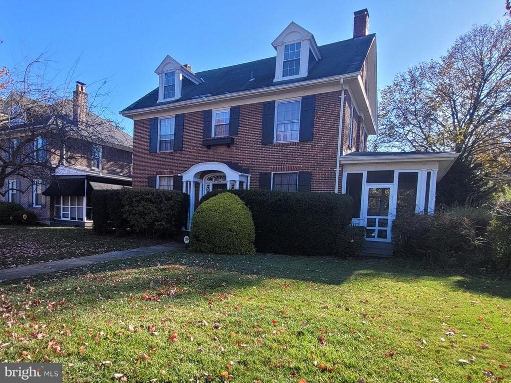 1102 Oak Hill Ave, Hagerstown, MD 21742