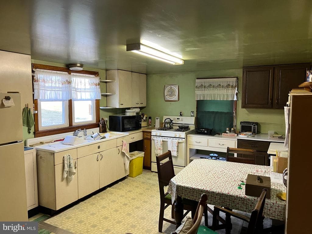 Property photo #34 for 977 Kauffman Rd W, Greencastle, PA 17225