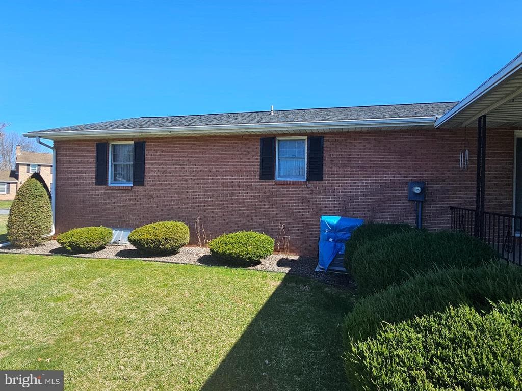 Property photo #11 for 585 Meadowview Circle, Greencastle, PA 17225