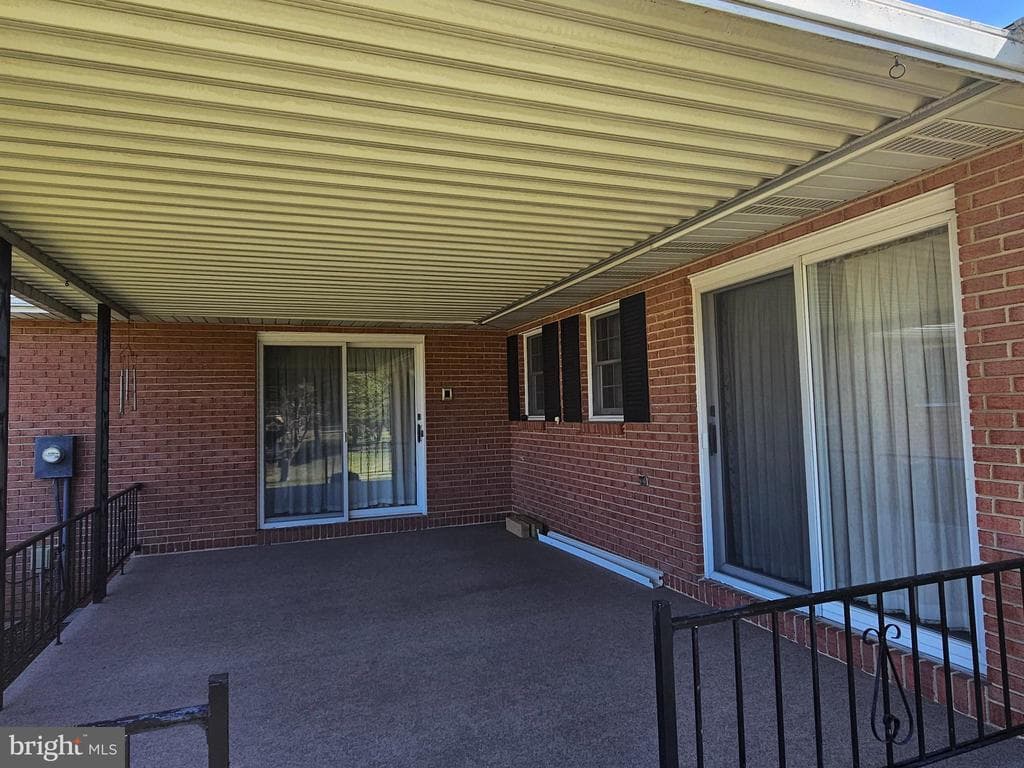Property photo #12 for 585 Meadowview Circle, Greencastle, PA 17225