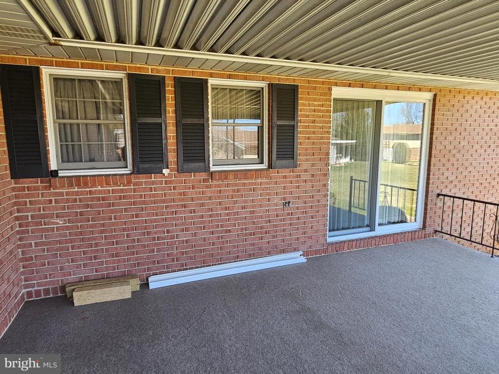 Property photo #13 for 585 Meadowview Circle, Greencastle, PA 17225
