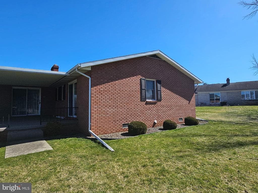 Property photo #14 for 585 Meadowview Circle, Greencastle, PA 17225