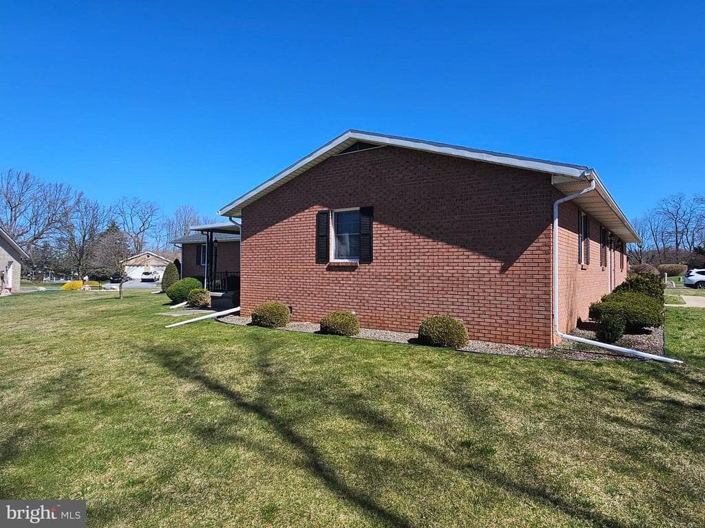 Property photo #16 for 585 Meadowview Circle, Greencastle, PA 17225