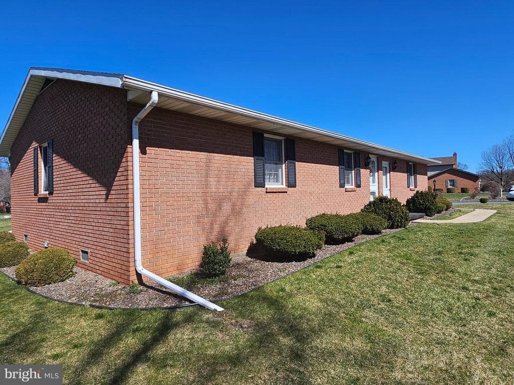 Property photo #17 for 585 Meadowview Circle, Greencastle, PA 17225