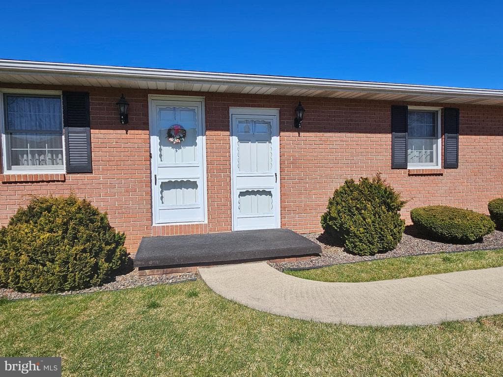 Property photo #18 for 585 Meadowview Circle, Greencastle, PA 17225
