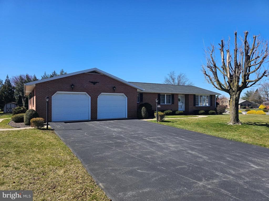 585 Meadowview Circle, Greencastle, PA 17225