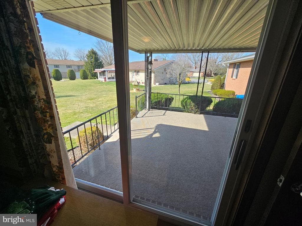 Property photo #40 for 585 Meadowview Circle, Greencastle, PA 17225