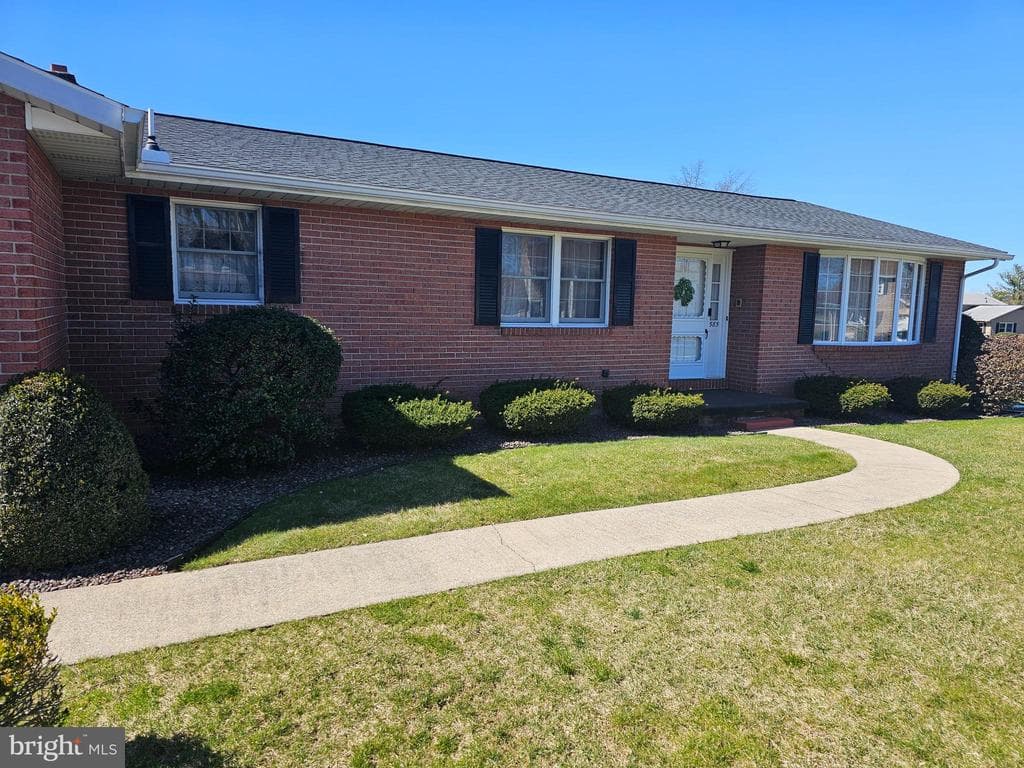 585 Meadowview Circle, Greencastle, PA 17225