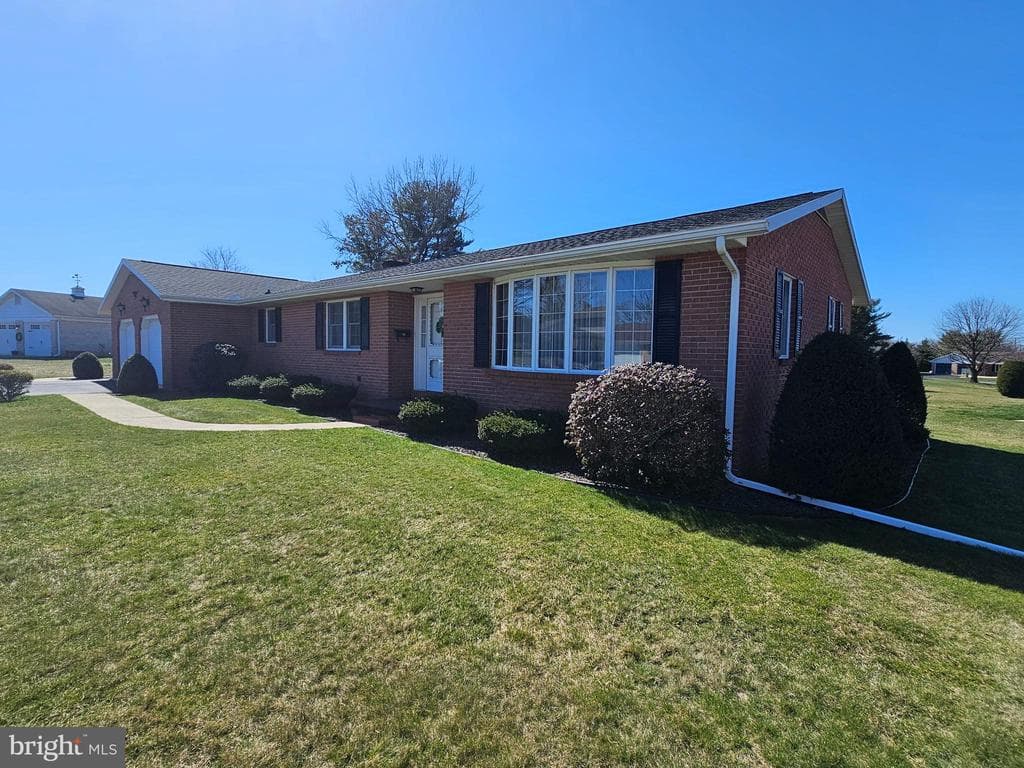 585 Meadowview Circle, Greencastle, PA 17225
