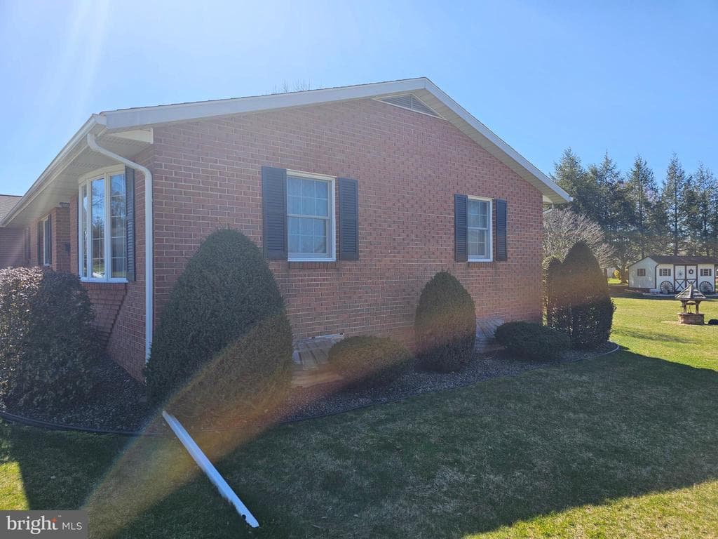 585 Meadowview Circle, Greencastle, PA 17225