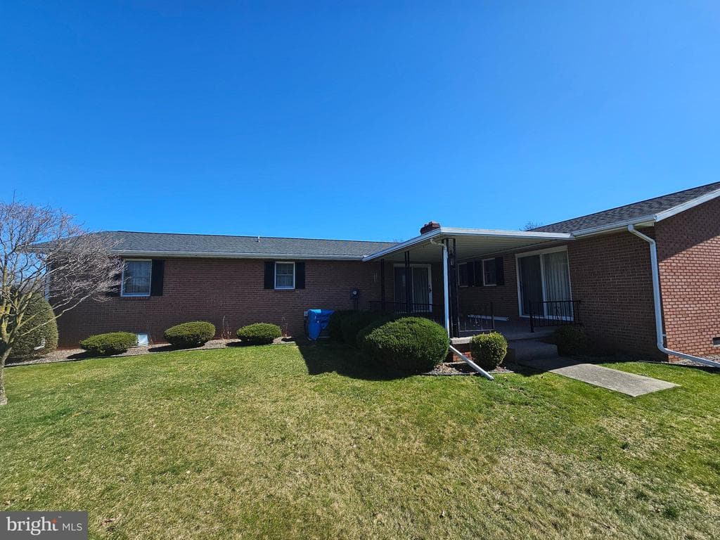 Property photo #9 for 585 Meadowview Circle, Greencastle, PA 17225