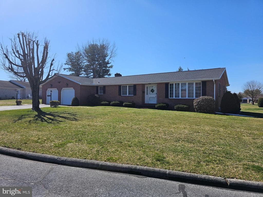585 Meadowview Circle, Greencastle, PA 17225
