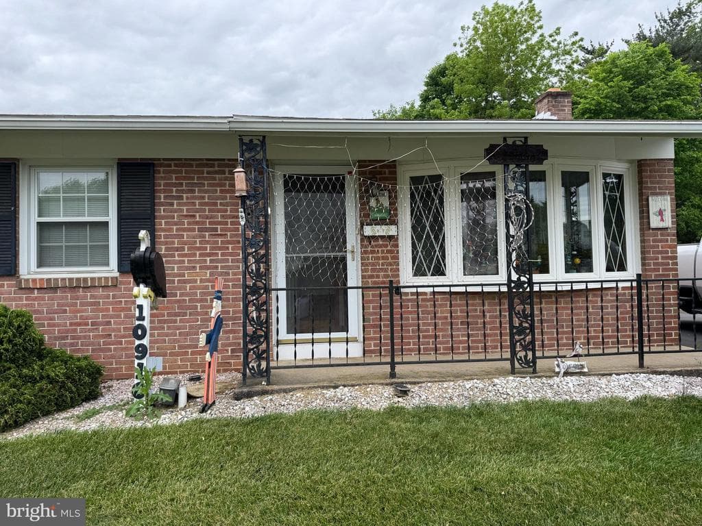 Property photo #2 for 10910 Rosewood Dr, Hagerstown, MD 21740