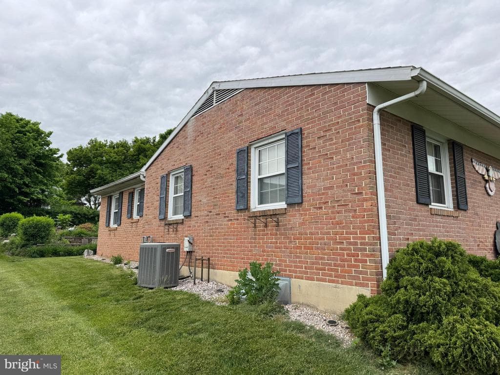 Property photo #4 for 10910 Rosewood Dr, Hagerstown, MD 21740
