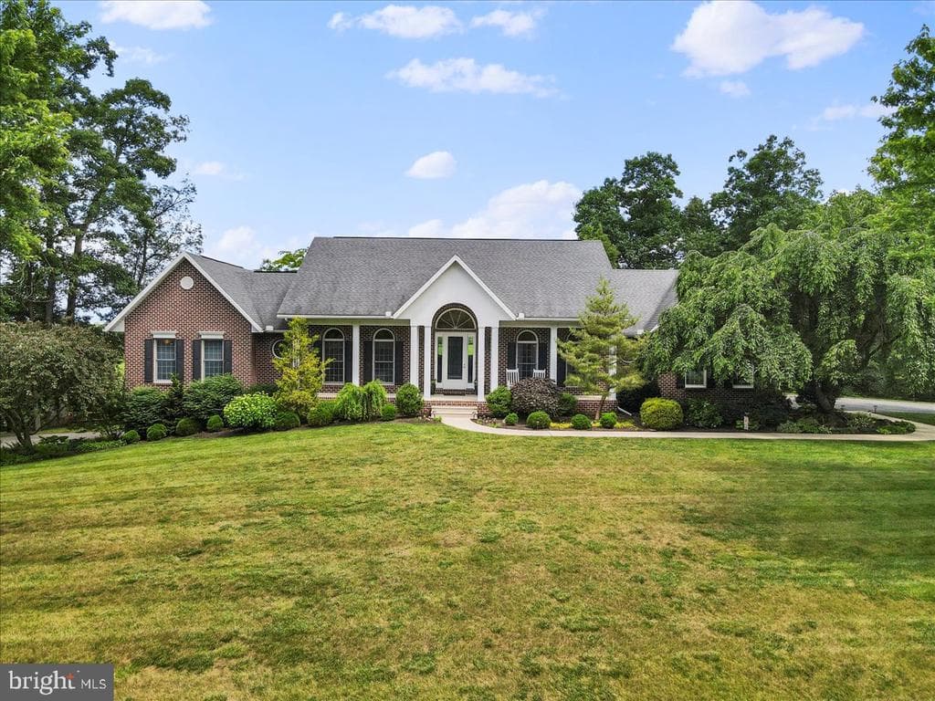 Property photo #1 for 934 Samerica Dr, Chambersburg, PA 17202