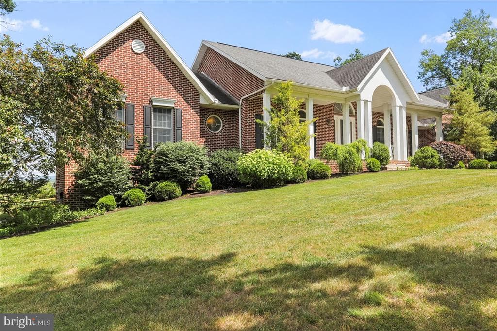 Property photo #3 for 934 Samerica Dr, Chambersburg, PA 17202