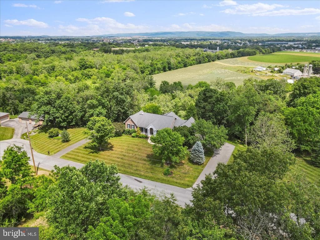Property photo #31 for 934 Samerica Dr, Chambersburg, PA 17202