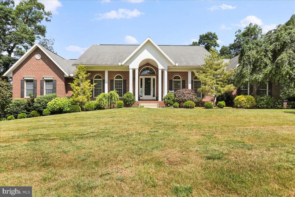 Property photo #4 for 934 Samerica Dr, Chambersburg, PA 17202