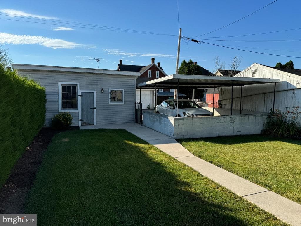 Property photo #10 for 127 Fairview Ave, Waynesboro, PA 17268
