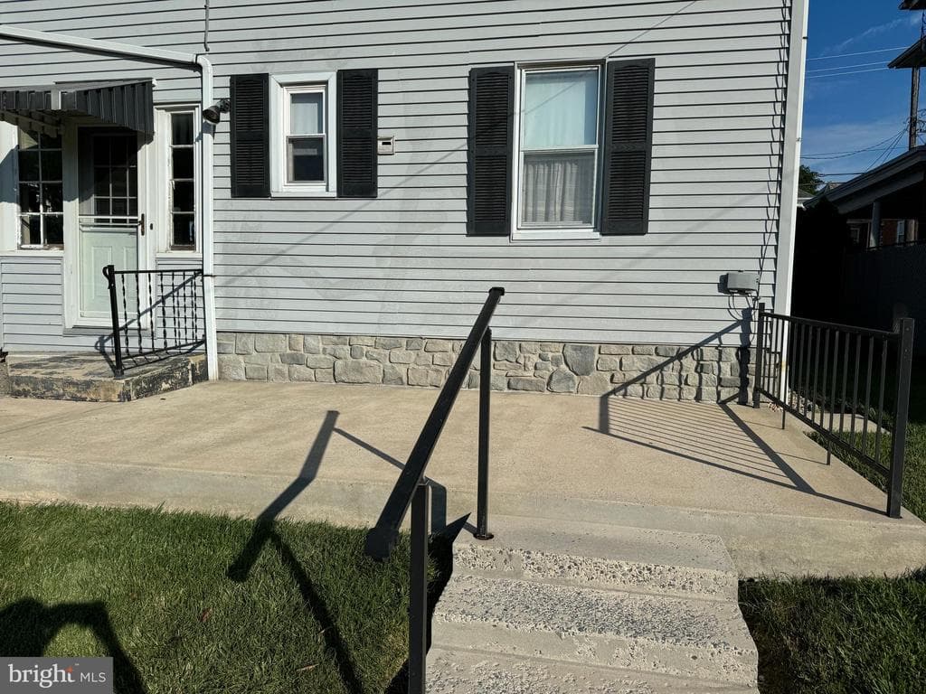 Property photo #11 for 127 Fairview Ave, Waynesboro, PA 17268