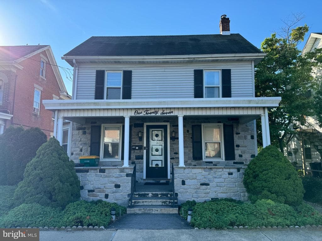 Property photo #2 for 127 Fairview Ave, Waynesboro, PA 17268
