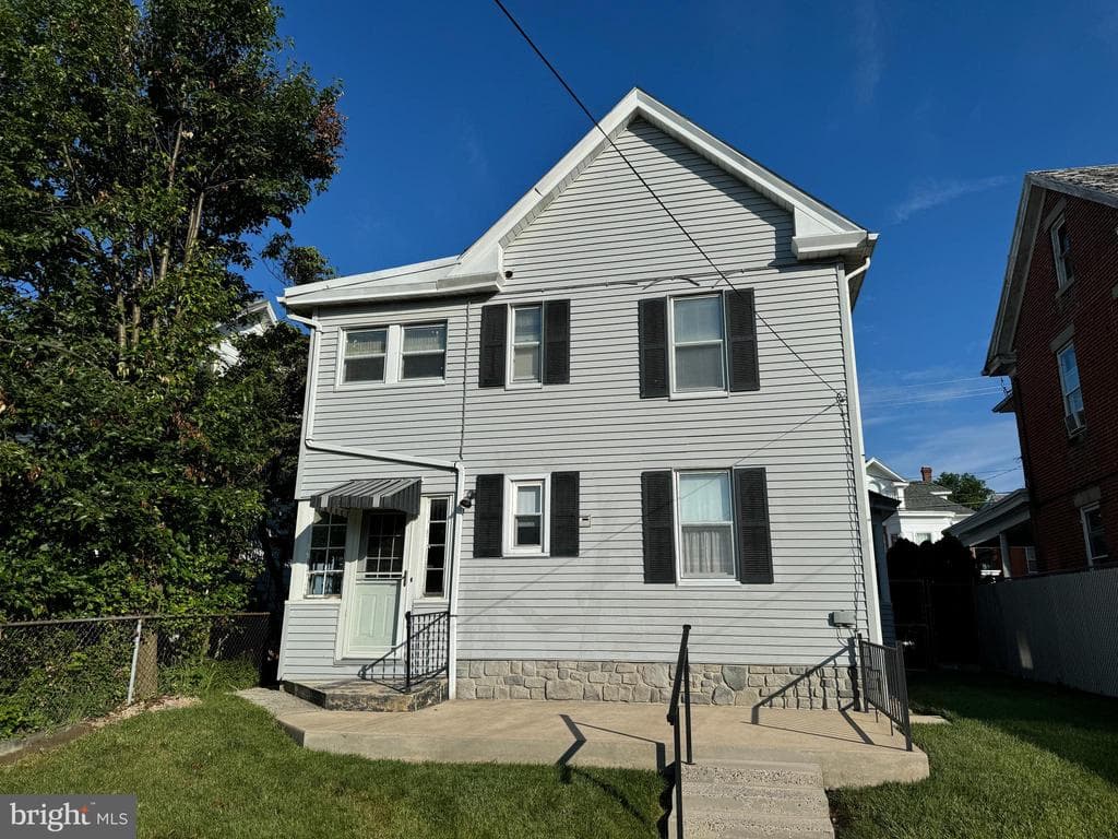 Property photo #6 for 127 Fairview Ave, Waynesboro, PA 17268