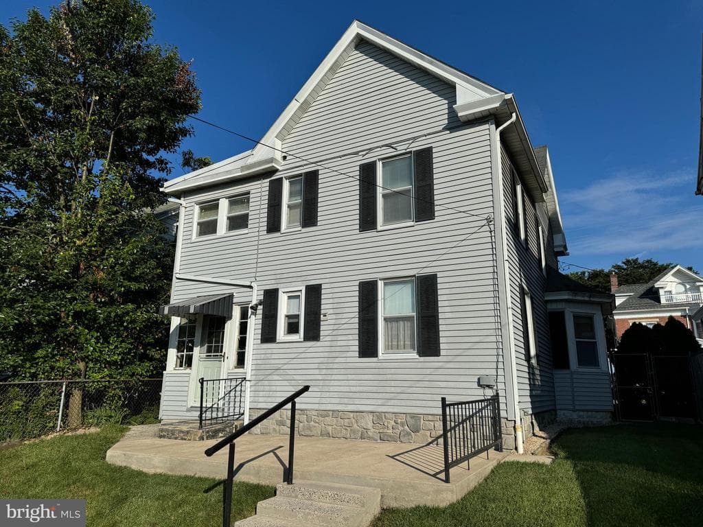 Property photo #7 for 127 Fairview Ave, Waynesboro, PA 17268