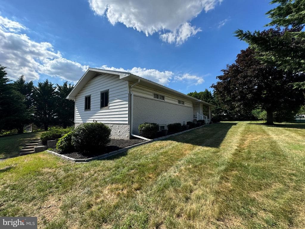 Property photo #10 for 13902 Blue Mountain Dr, Maugansville, MD 21767
