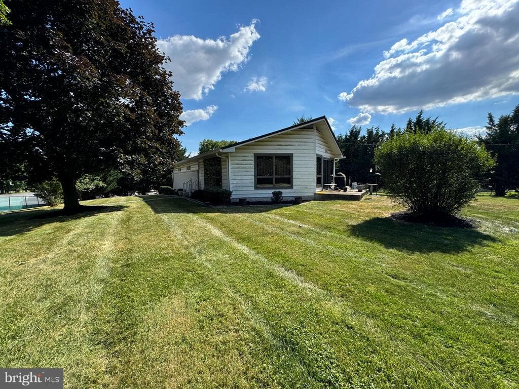 Property photo #2 for 13902 Blue Mountain Dr, Maugansville, MD 21767