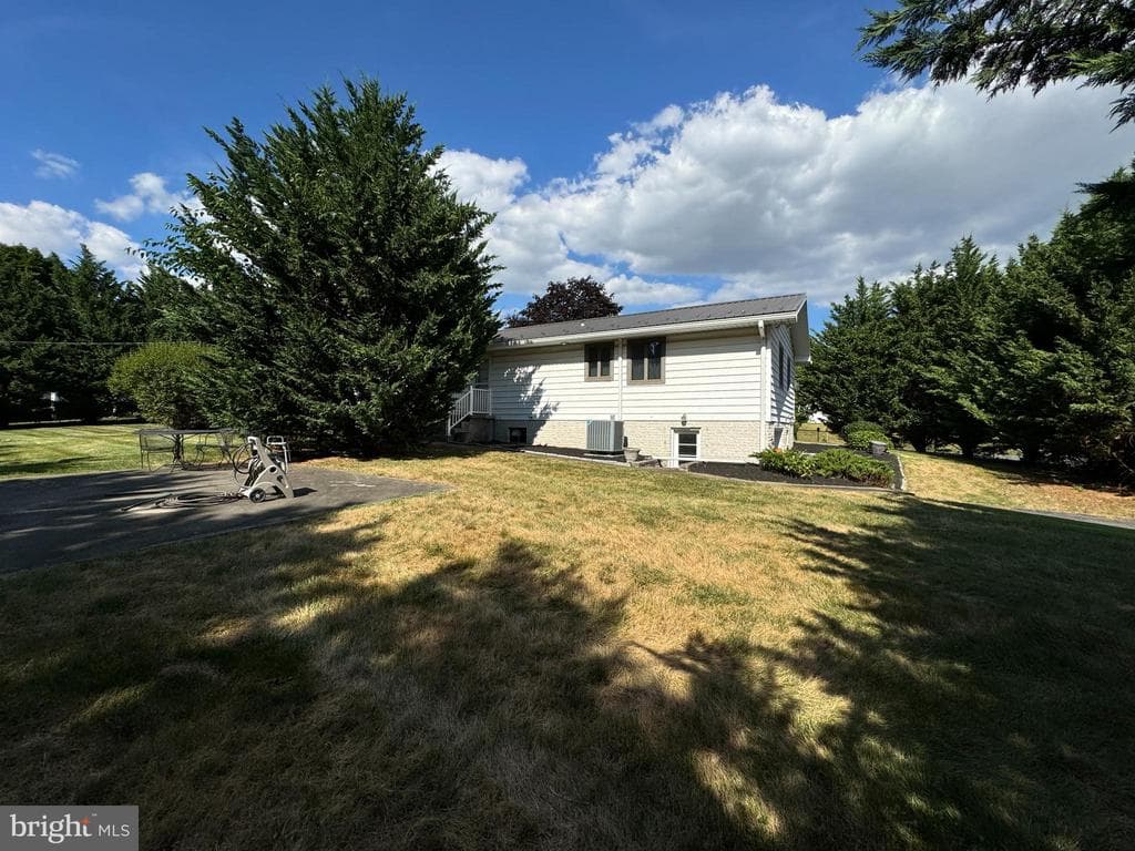 Property photo #6 for 13902 Blue Mountain Dr, Maugansville, MD 21767
