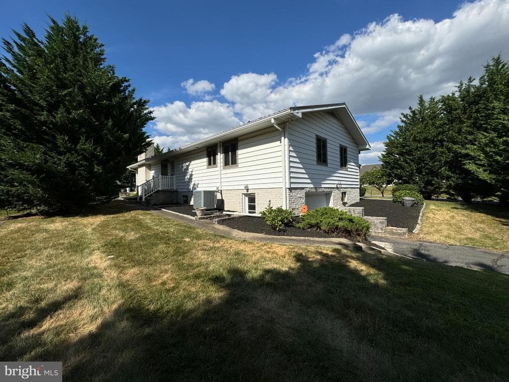 Property photo #7 for 13902 Blue Mountain Dr, Maugansville, MD 21767