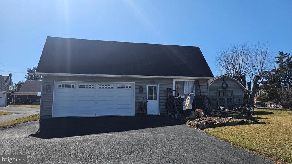 Property photo #10 for 329 Tyrone Street, Greencastle, PA 17225