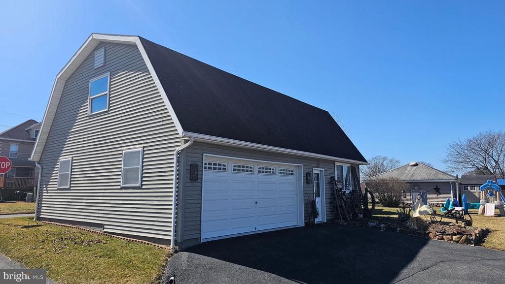 Property photo #11 for 329 Tyrone Street, Greencastle, PA 17225