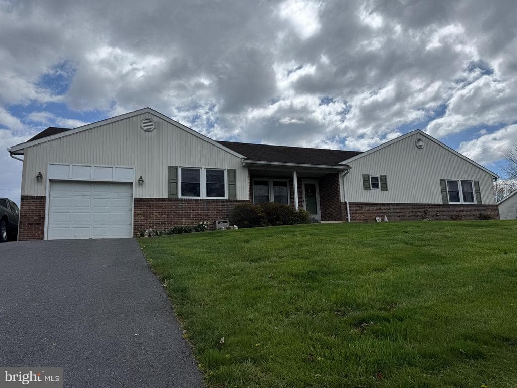 Property photo #2 for 13929 Green Mountain Drive, Maugansville, MD 21767