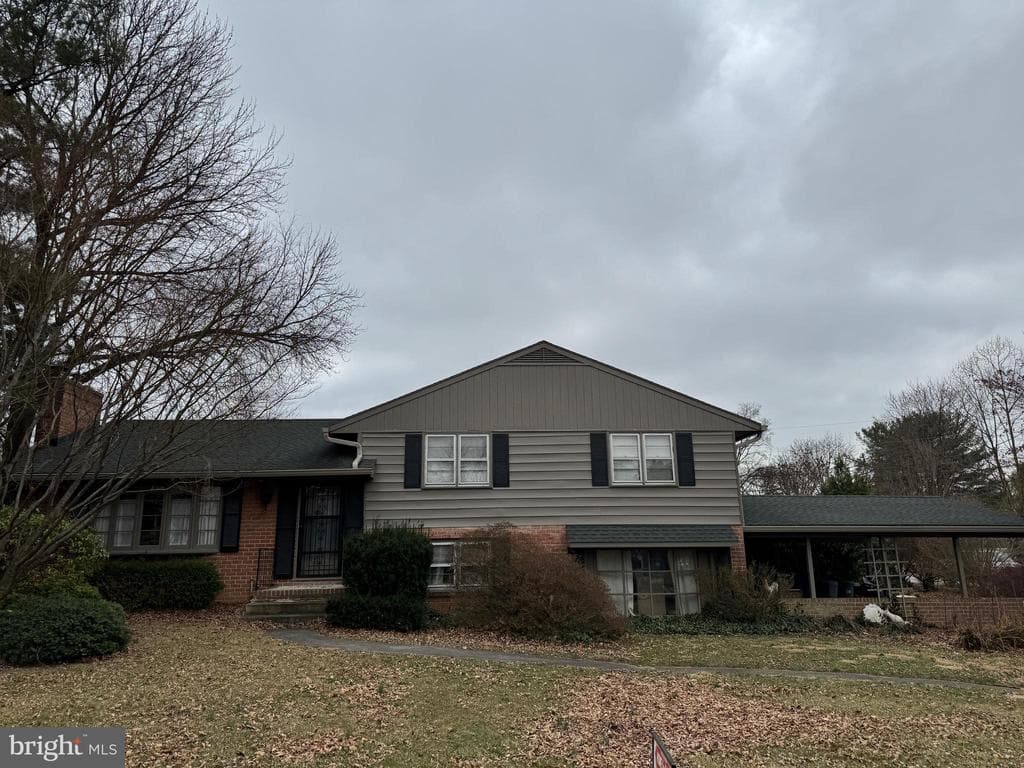 Property photo #2 for 16601 Johnson Dr, Williamsport, MD 21795