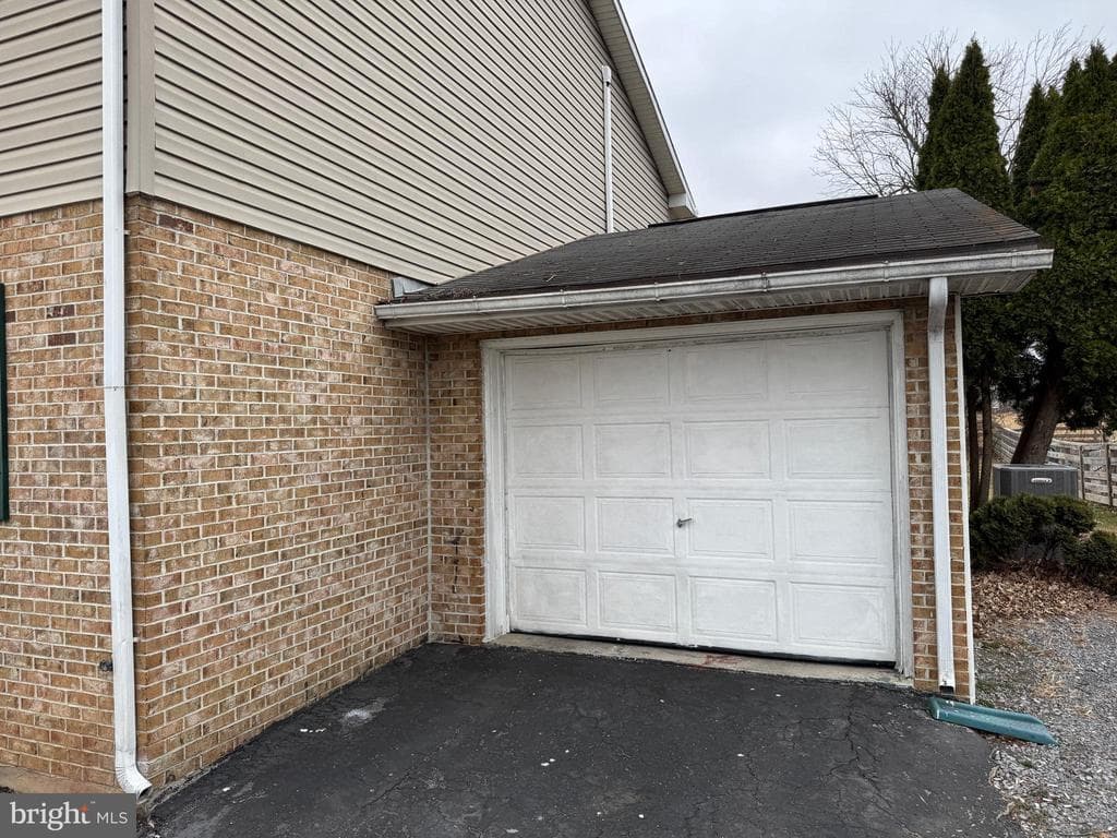 Property photo #3 for 14788 Sherwood Drive, Greencastle, PA 17225