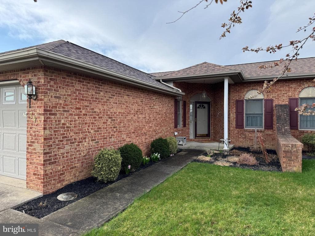 Property photo #2 for 74 Homestead Dr, Greencastle, PA 17225