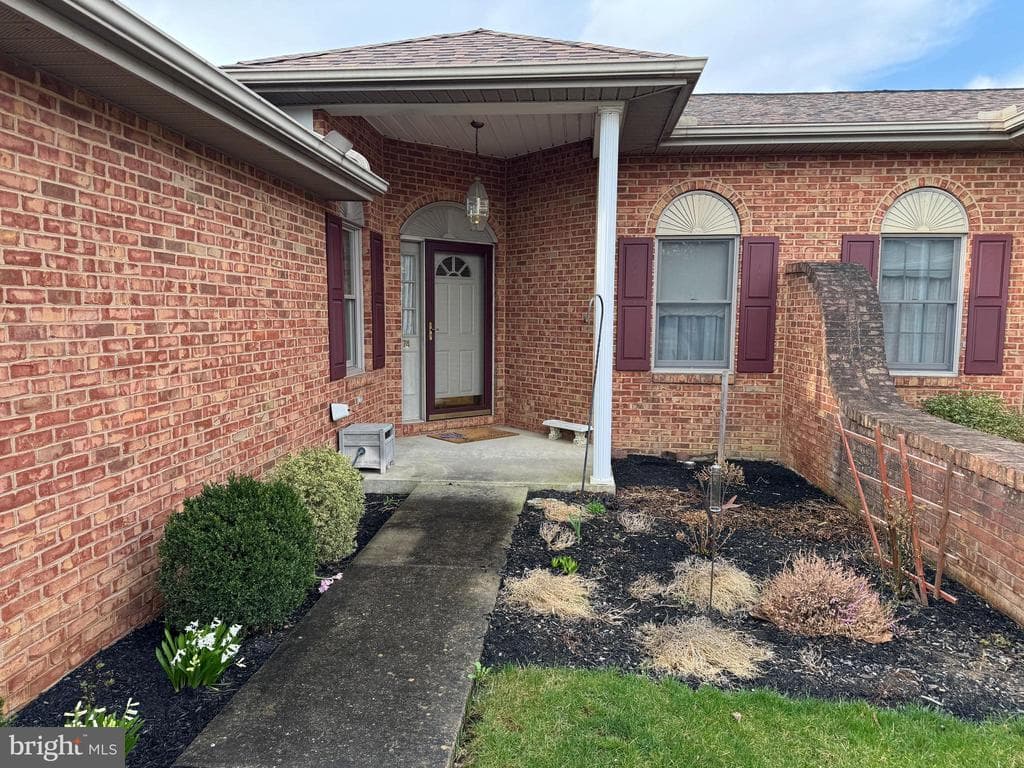 Property photo #3 for 74 Homestead Dr, Greencastle, PA 17225