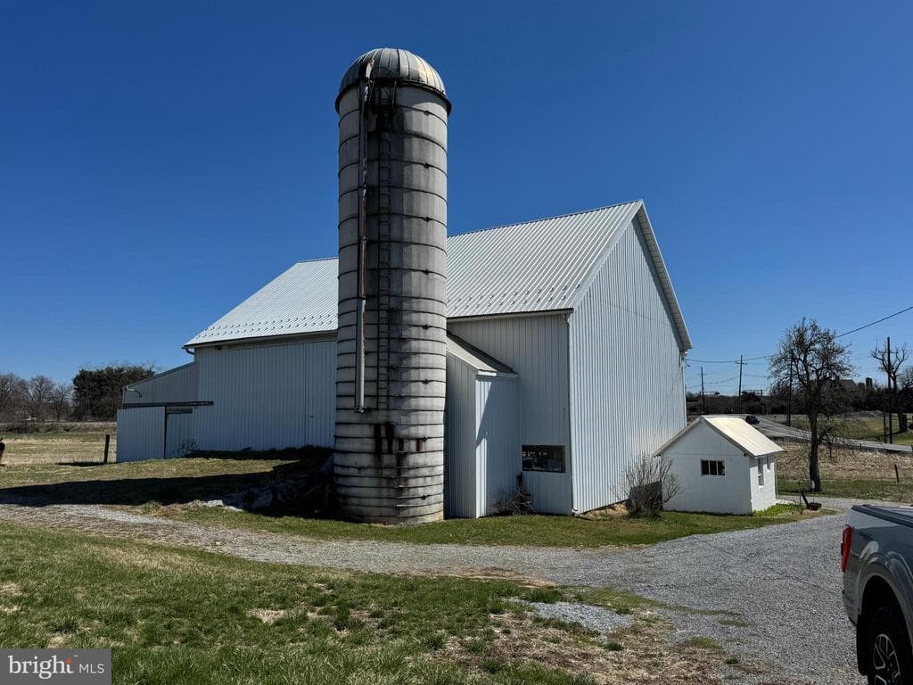 Property photo #11 for 1423 Mason Dixon Rd, Greencastle, PA 17225