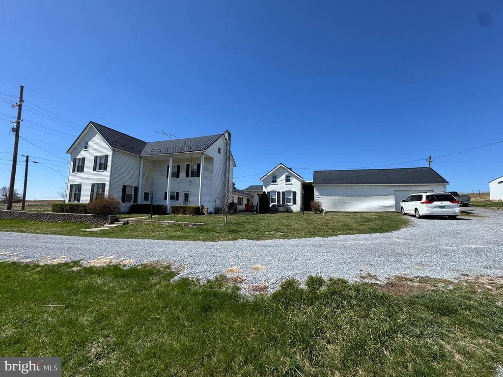 Property photo #4 for 1423 Mason Dixon Rd, Greencastle, PA 17225