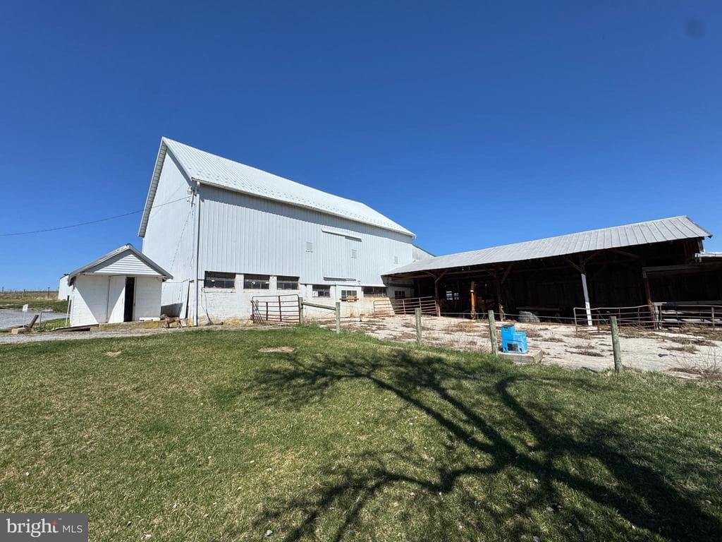 Property photo #5 for 1423 Mason Dixon Rd, Greencastle, PA 17225
