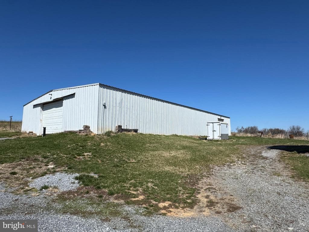 Property photo #7 for 1423 Mason Dixon Rd, Greencastle, PA 17225