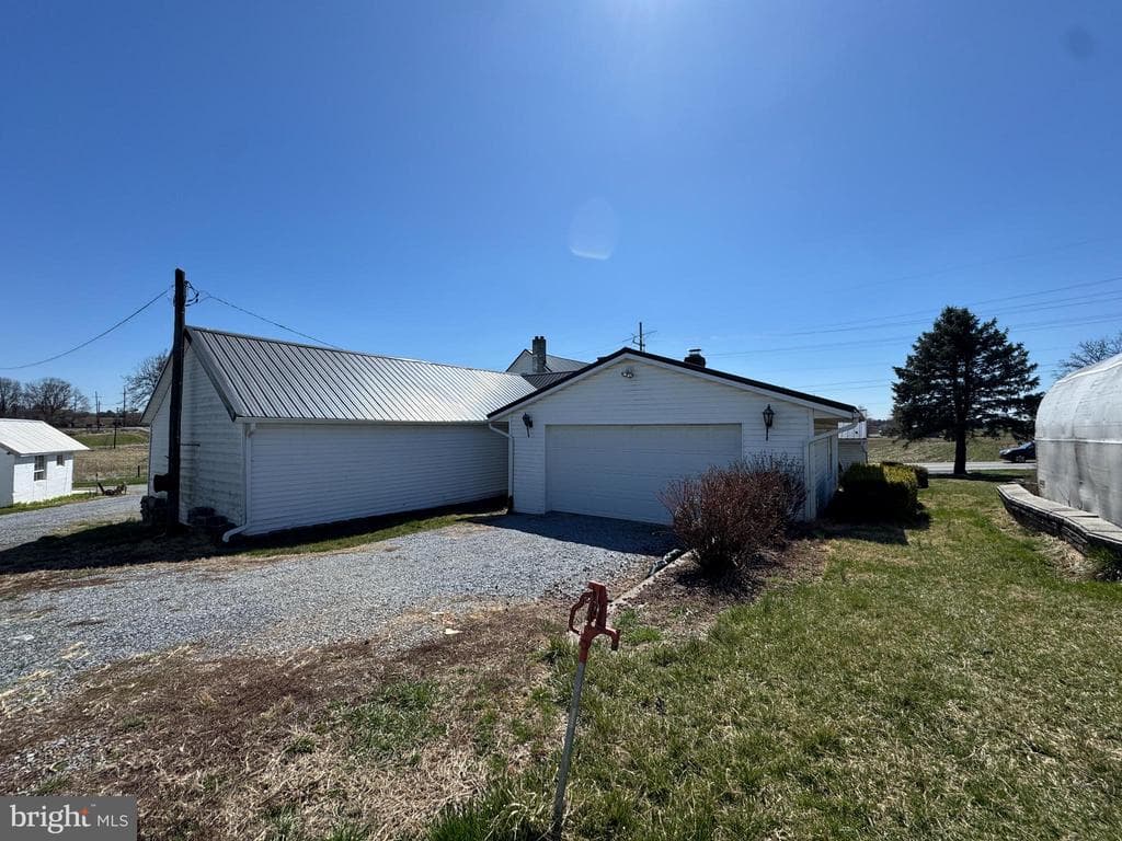 Property photo #8 for 1423 Mason Dixon Rd, Greencastle, PA 17225