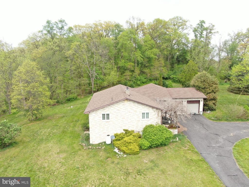 Property photo #2 for 15004 Burnt Mill Rd, Shippensburg, PA 17257