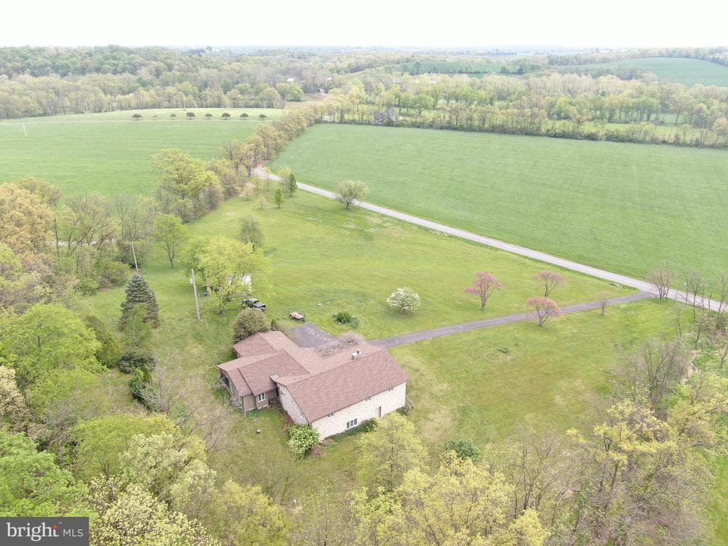 Property photo #6 for 15004 Burnt Mill Rd, Shippensburg, PA 17257