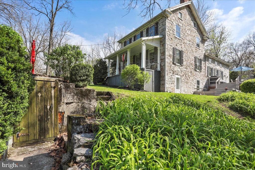 Property photo #2 for 13943 Anthony Hwy, Waynesboro, PA 17268