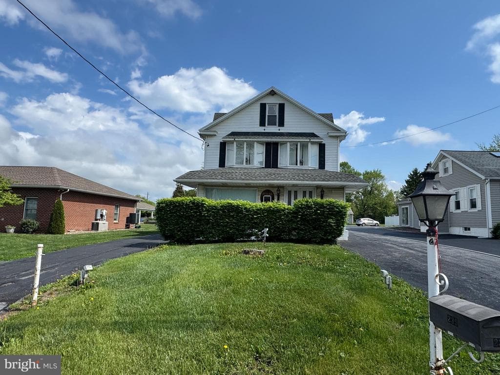Property photo #2 for 239 York Rd, Carlisle, PA 17013