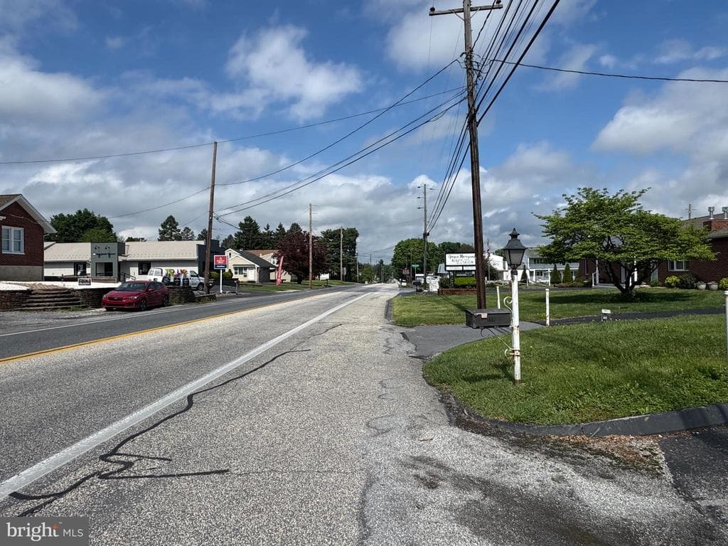 Property photo #3 for 239 York Rd, Carlisle, PA 17013