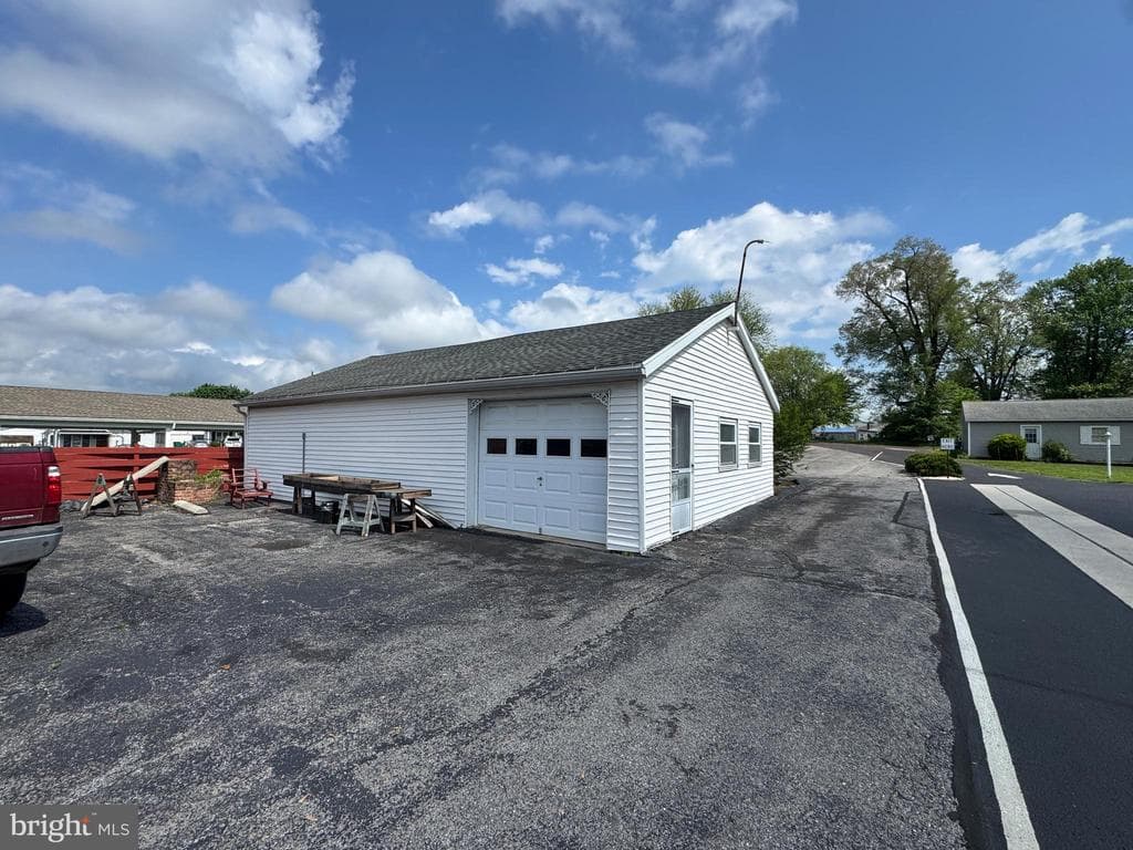 Property photo #6 for 239 York Rd, Carlisle, PA 17013