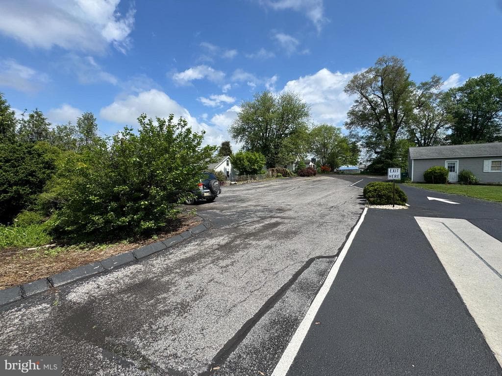Property photo #7 for 239 York Rd, Carlisle, PA 17013